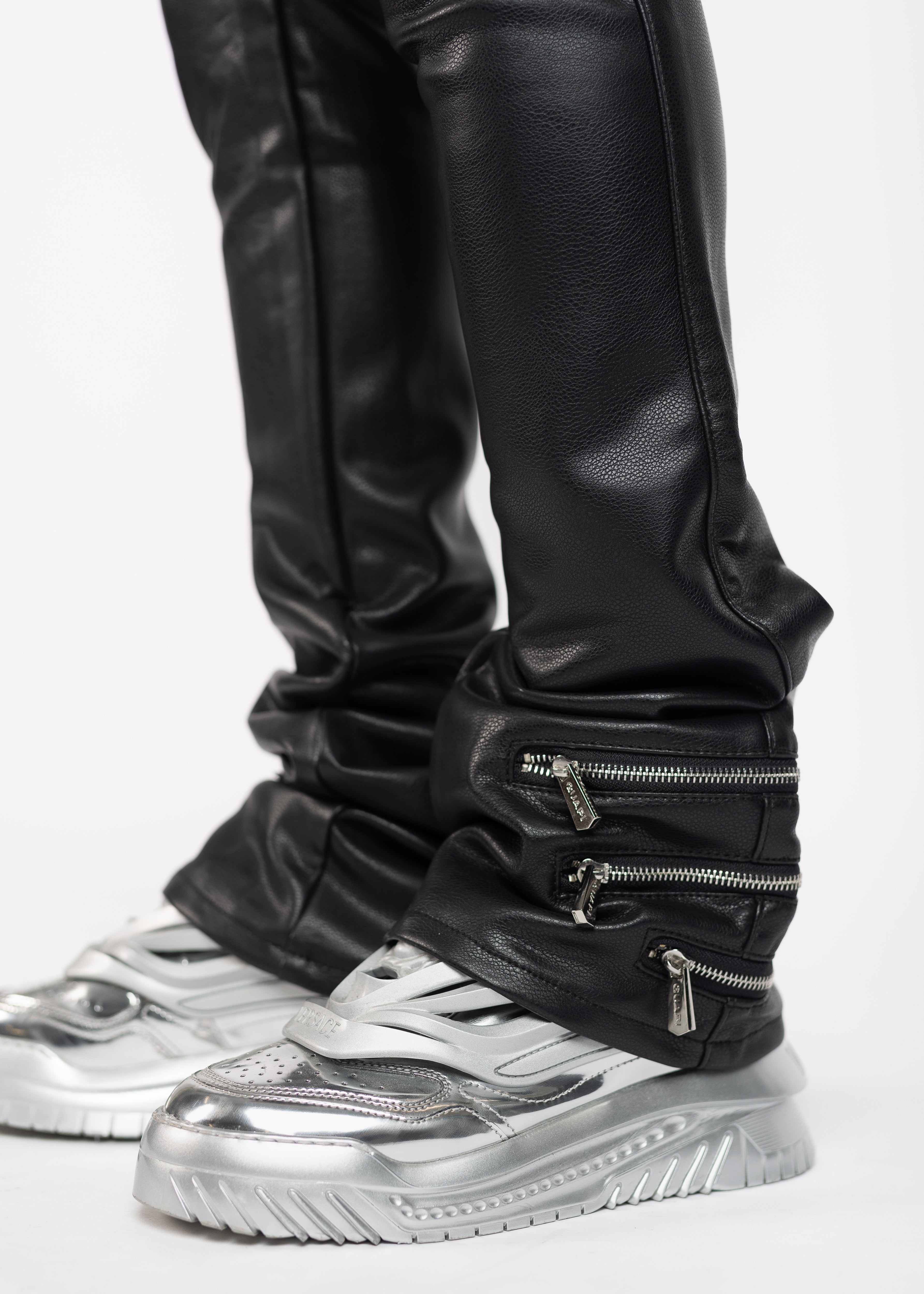 オブシディアンブラックロゴレザーパンツ – GUAPI CLOTHING FZ-LLC