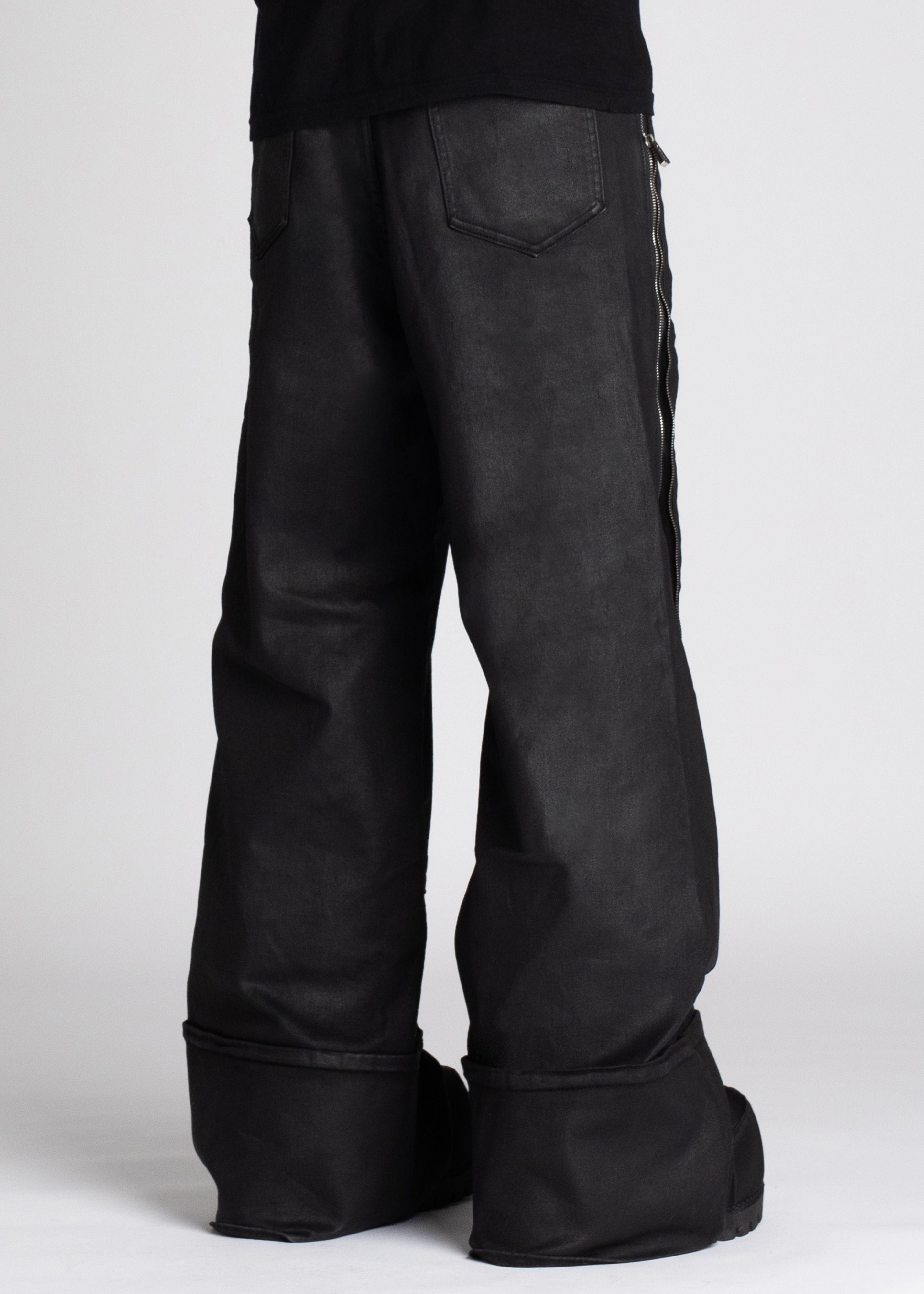 オブシディアンブラックワックスジッパーデニム – GUAPI CLOTHING FZ-LLC