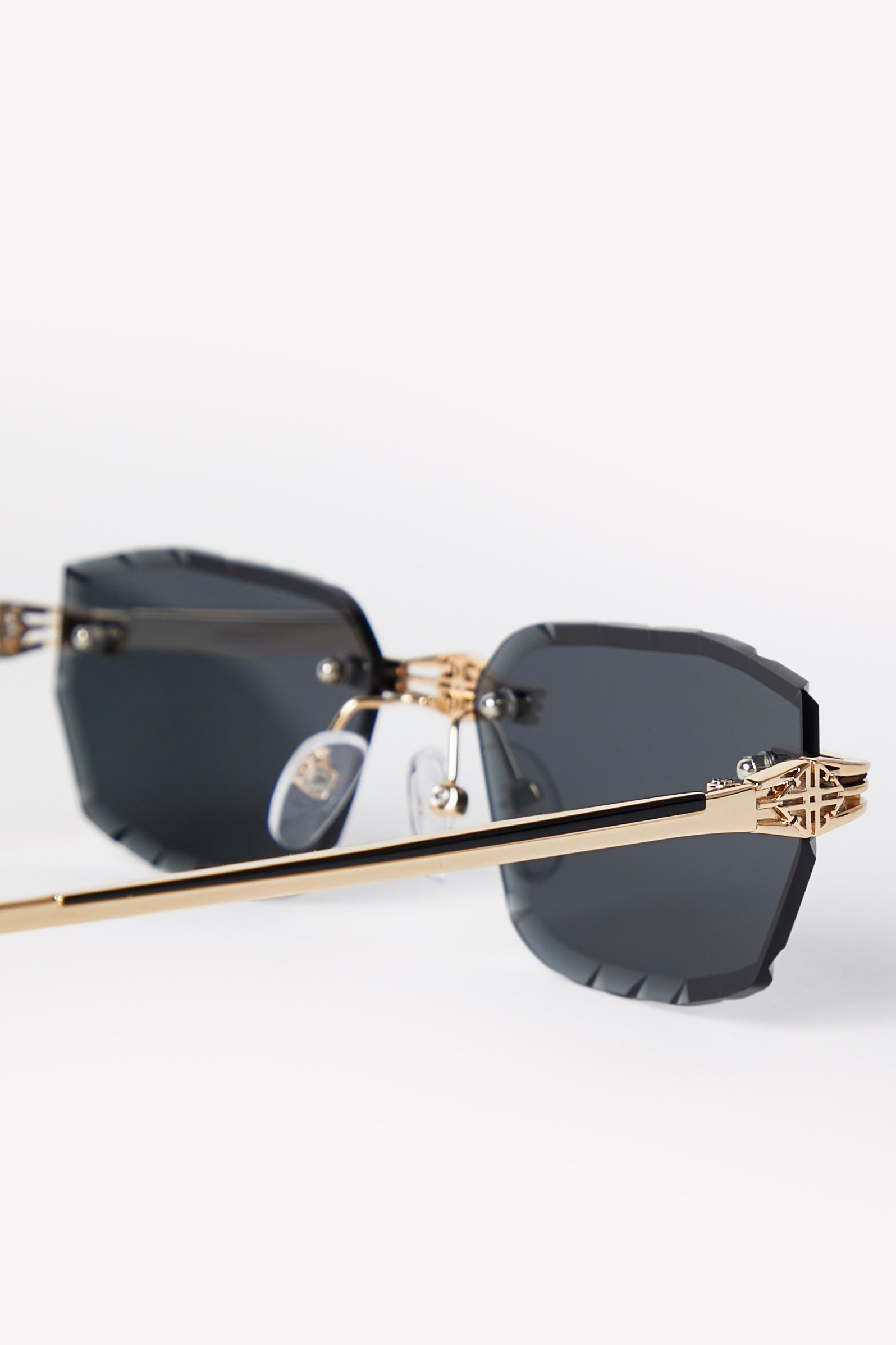 <tc>オブシディアンブラックアイコングラス</tc>