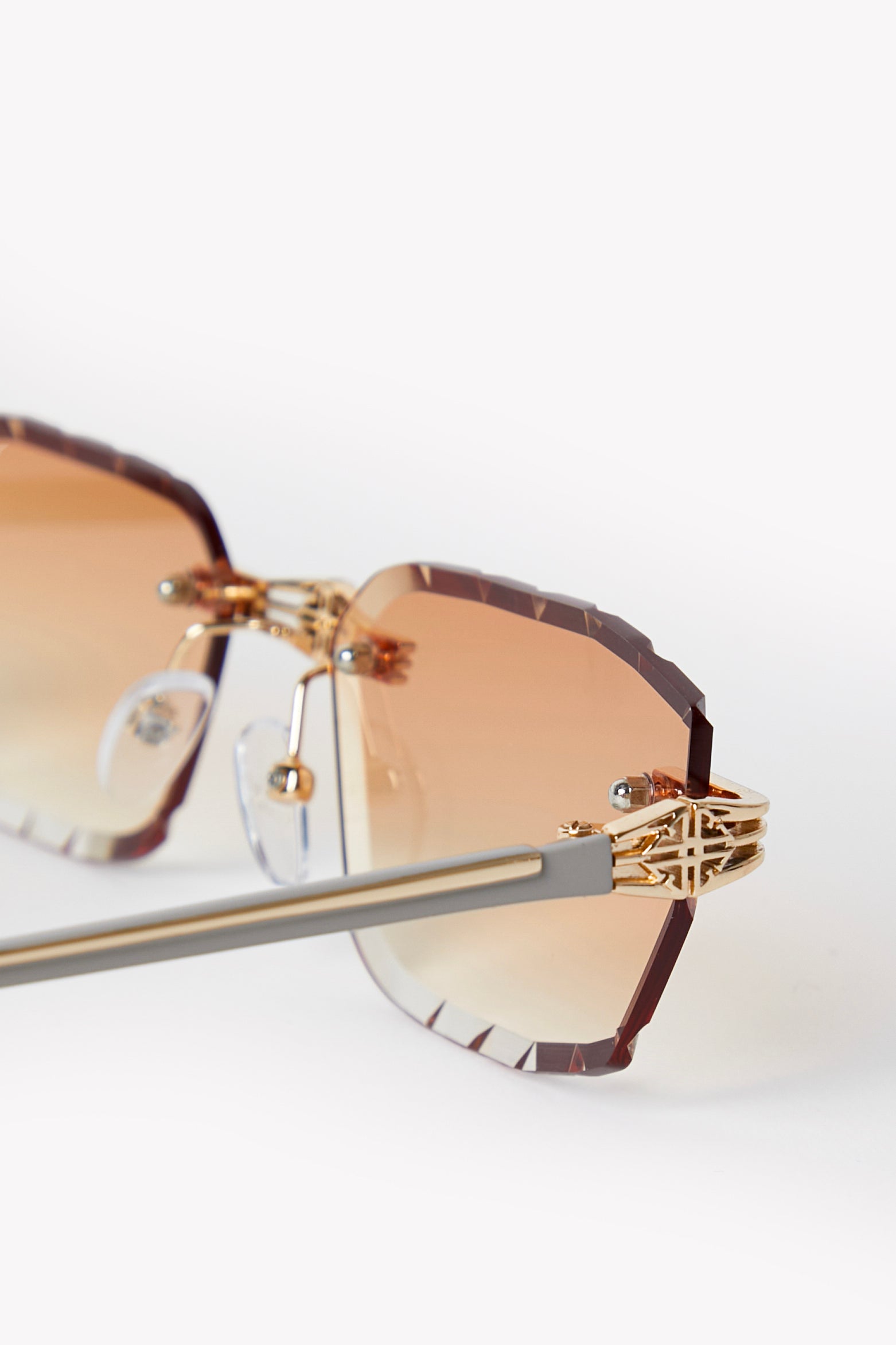 <tc>ピーチオレンジアイコングラス</tc>